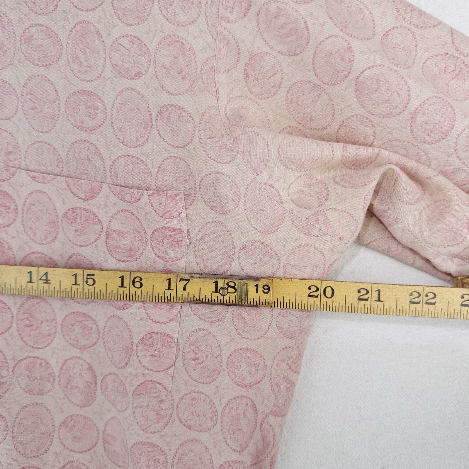60s Vtg Van Heusen 417 Vanopress Shirt Mens M 15.5 Pink Antique Coin Pattern AOP