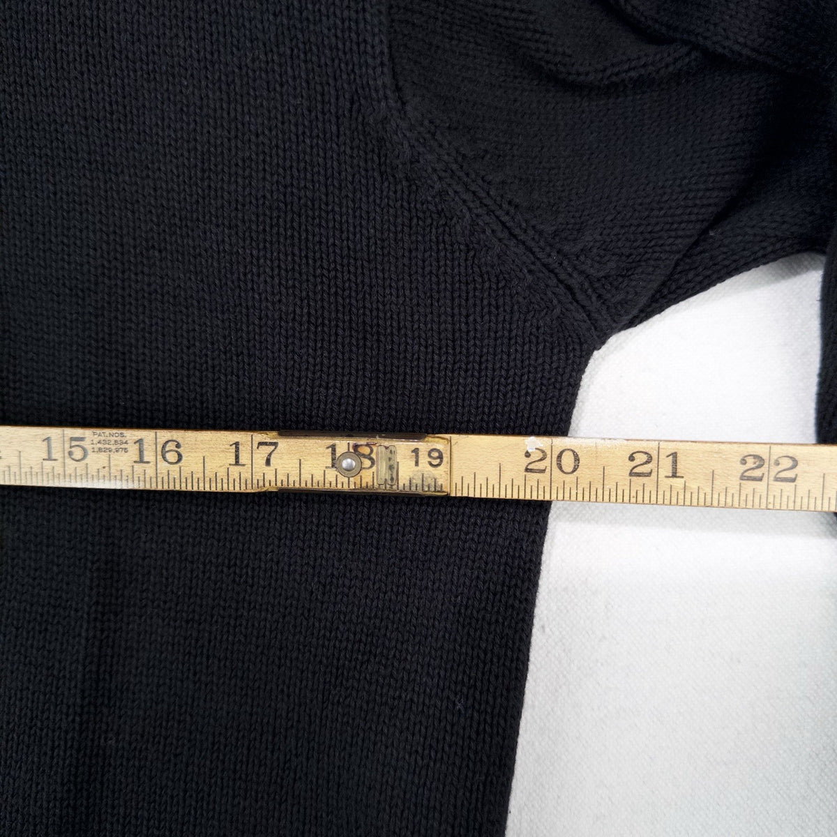 90’s Vtg Tommy Hilfiger Kint Sweater Men’s S Embroidered Crest Turtle Neck Black