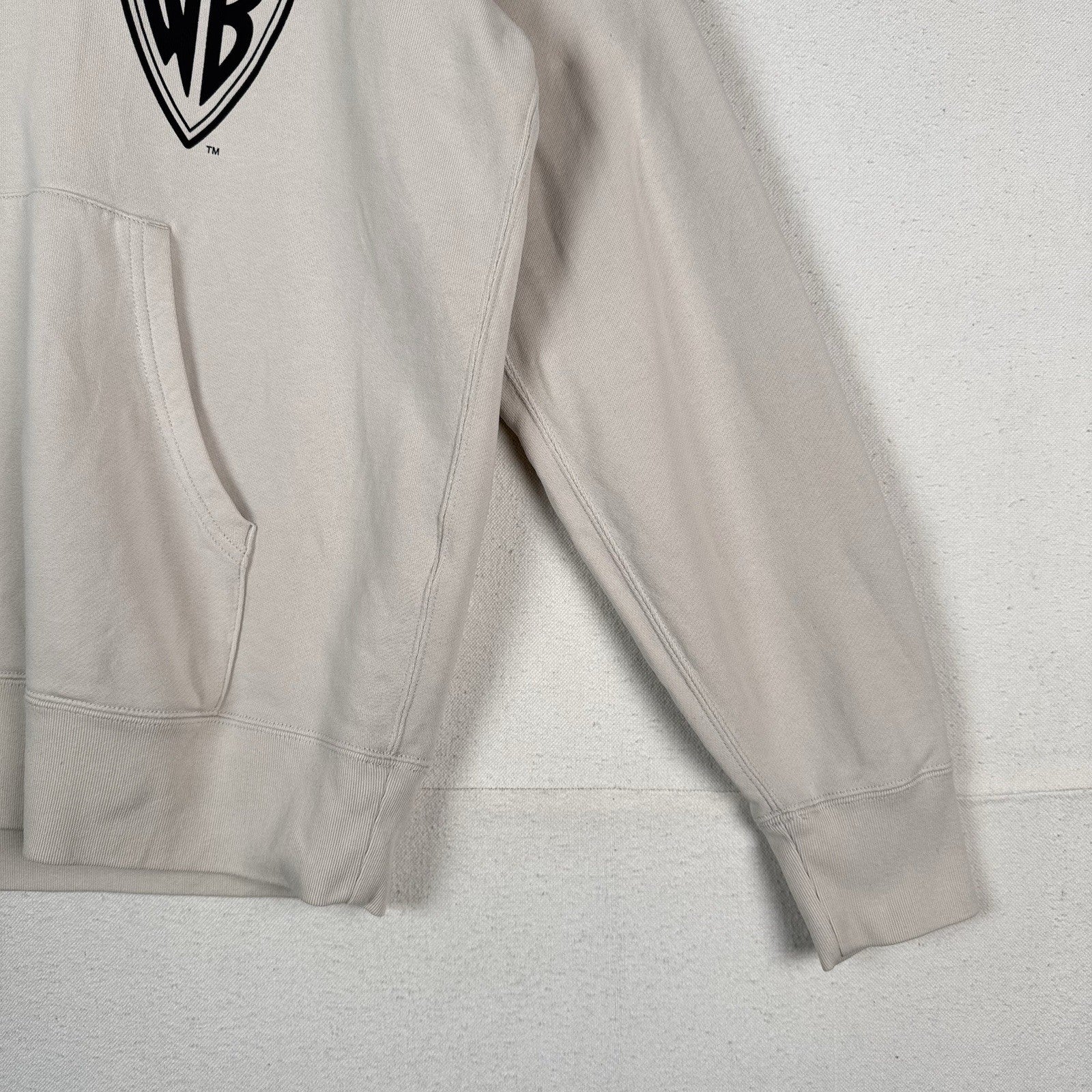 Uniqlo x Warner Bros Hoodie Mens Medium Bugs Bunny Merrie Melodies Sweatshirt