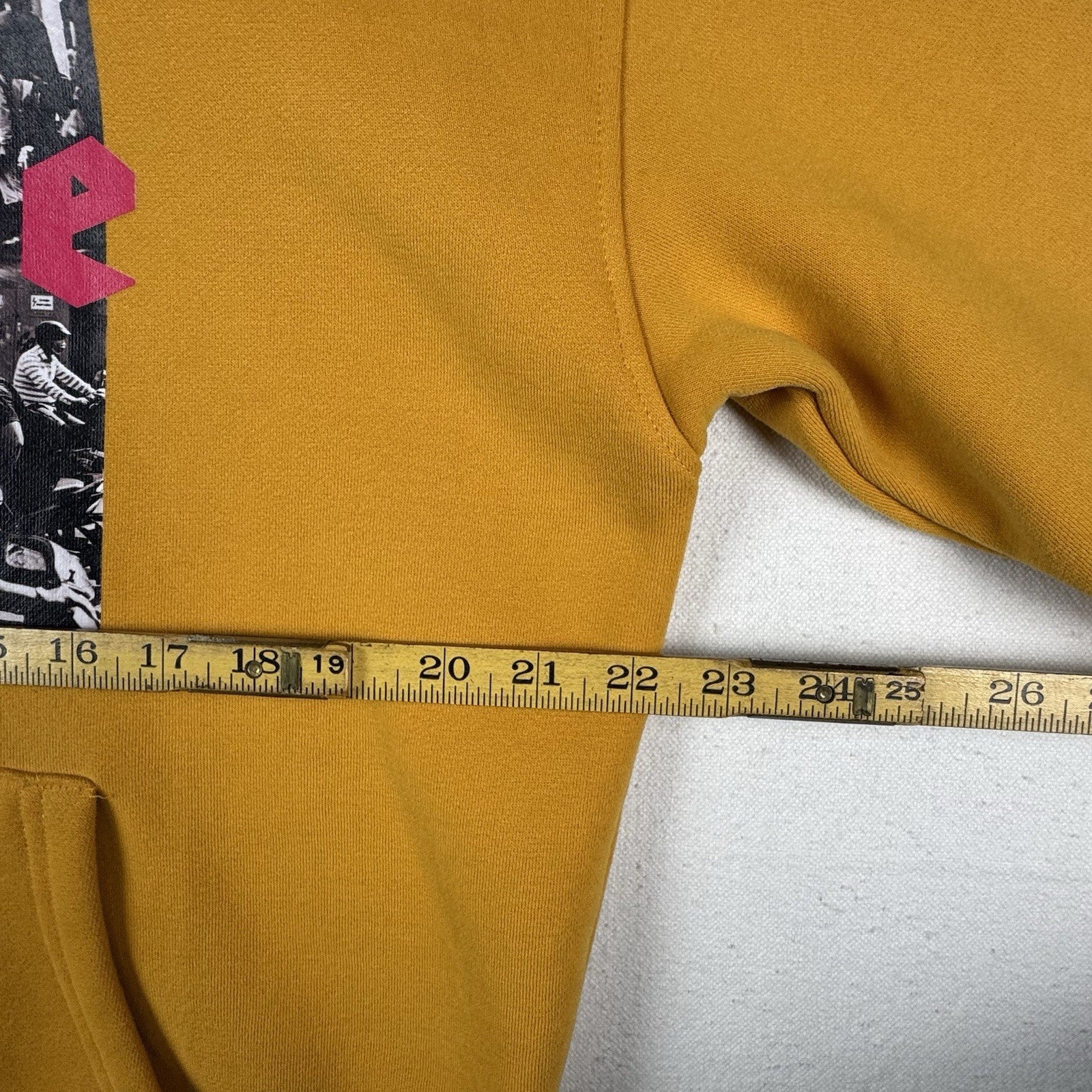 VietFive Coffee Crewneck Sweatshirt Mens Medium Yellow Cozy Soft Kangaroo Pocket