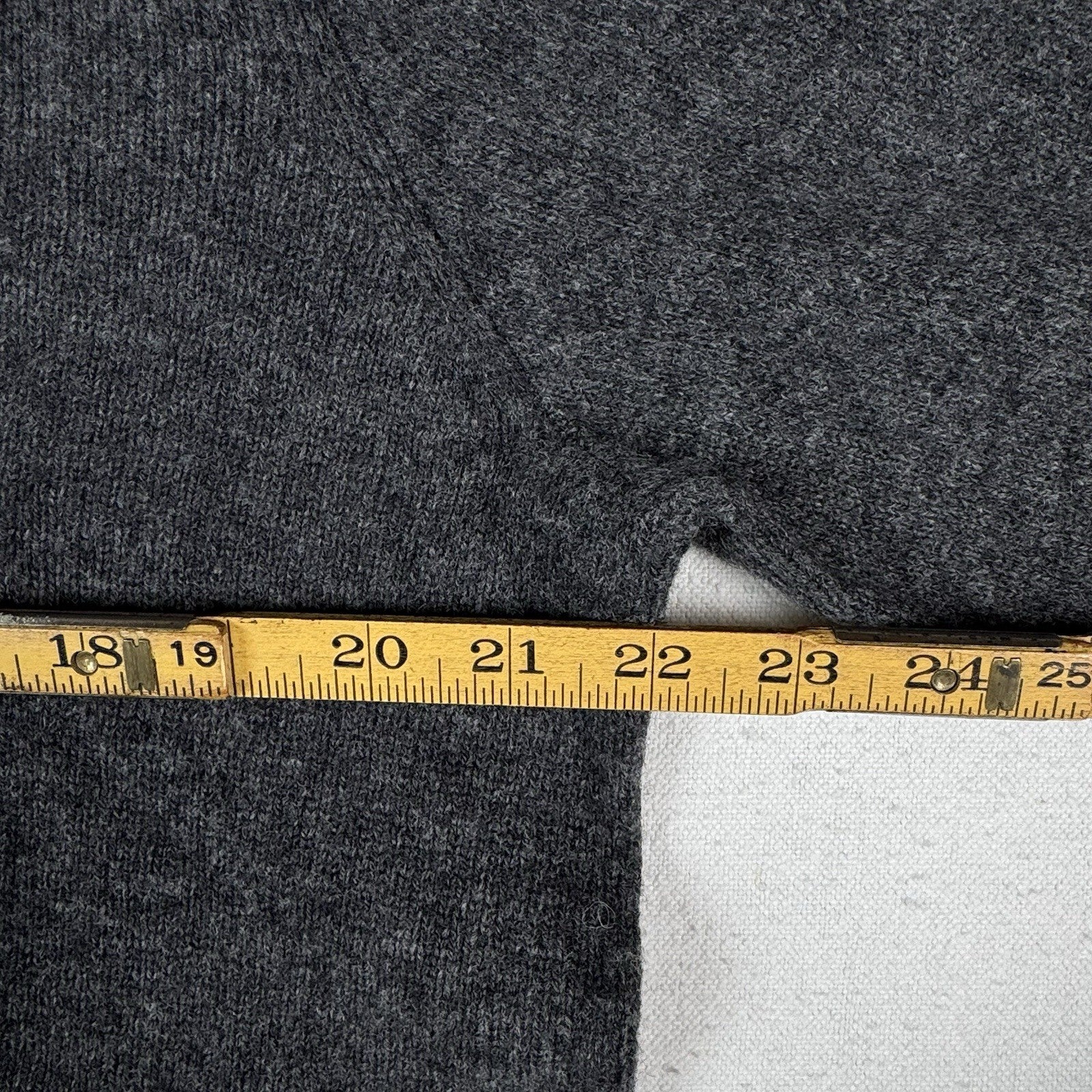 Polo Ralph Lauren Mens L 100% Lambswool V-Neck Gray Sweater Italian Yarn