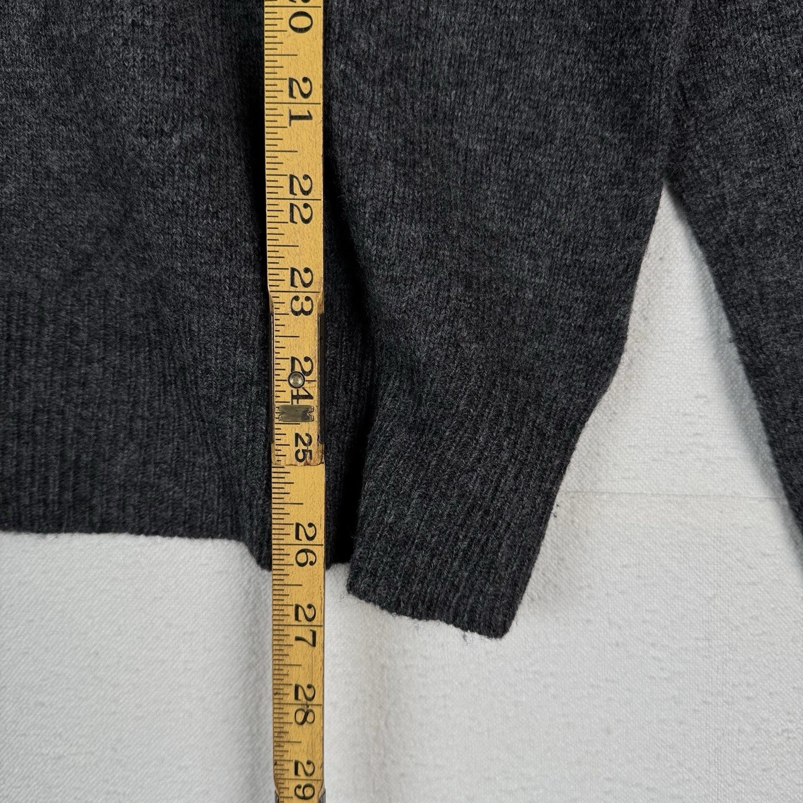 Polo Ralph Lauren Mens L 100% Lambswool V-Neck Gray Sweater Italian Yarn