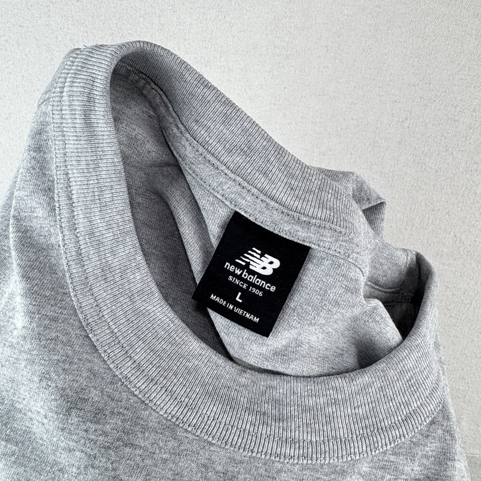 New Balance “The Art Of 574” Storybook Men’s L Gray T-shirt