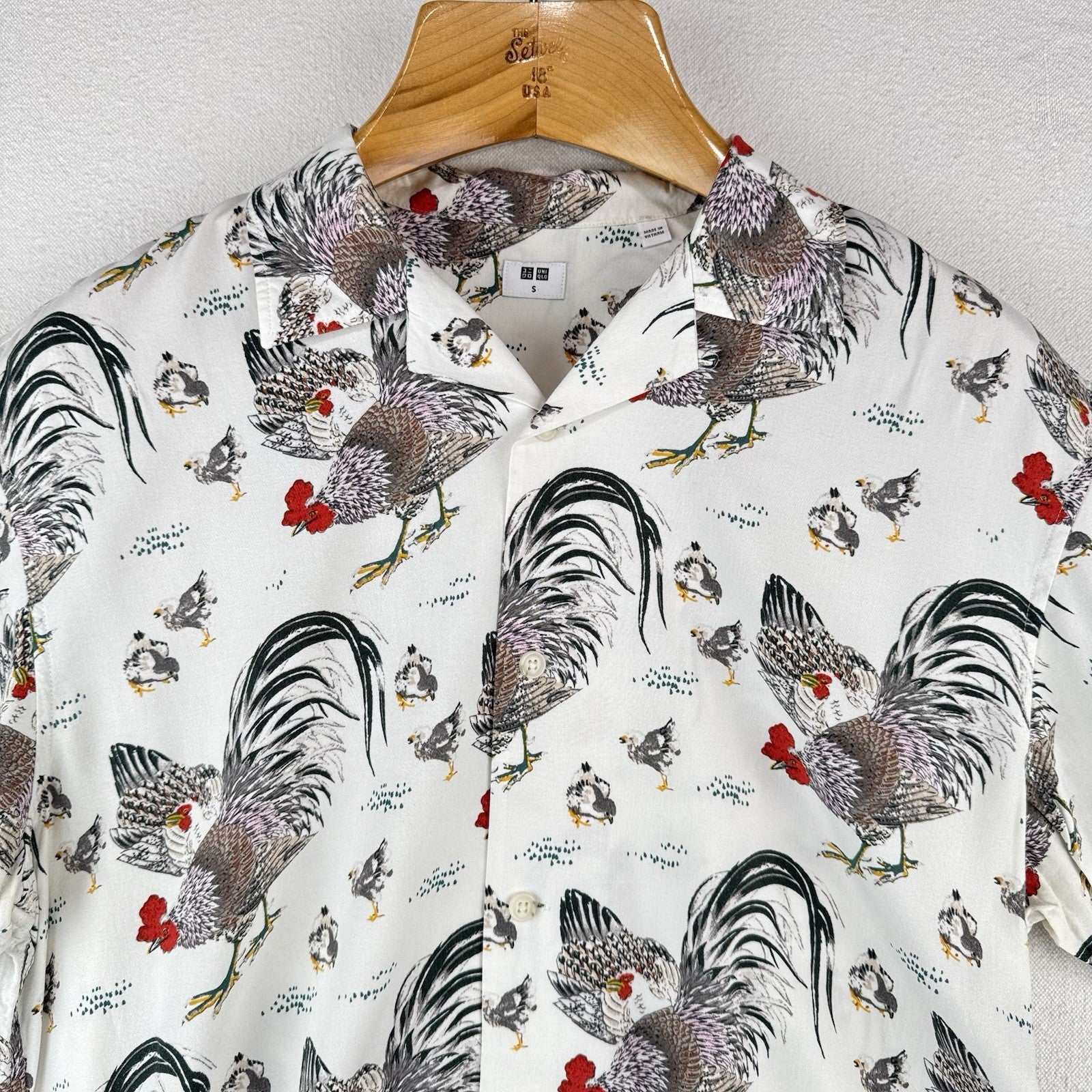 Uniqlo x Ito-Jakuchu Rooster Men’s Small Short Sleeve Camp Loop Collar Shirt
