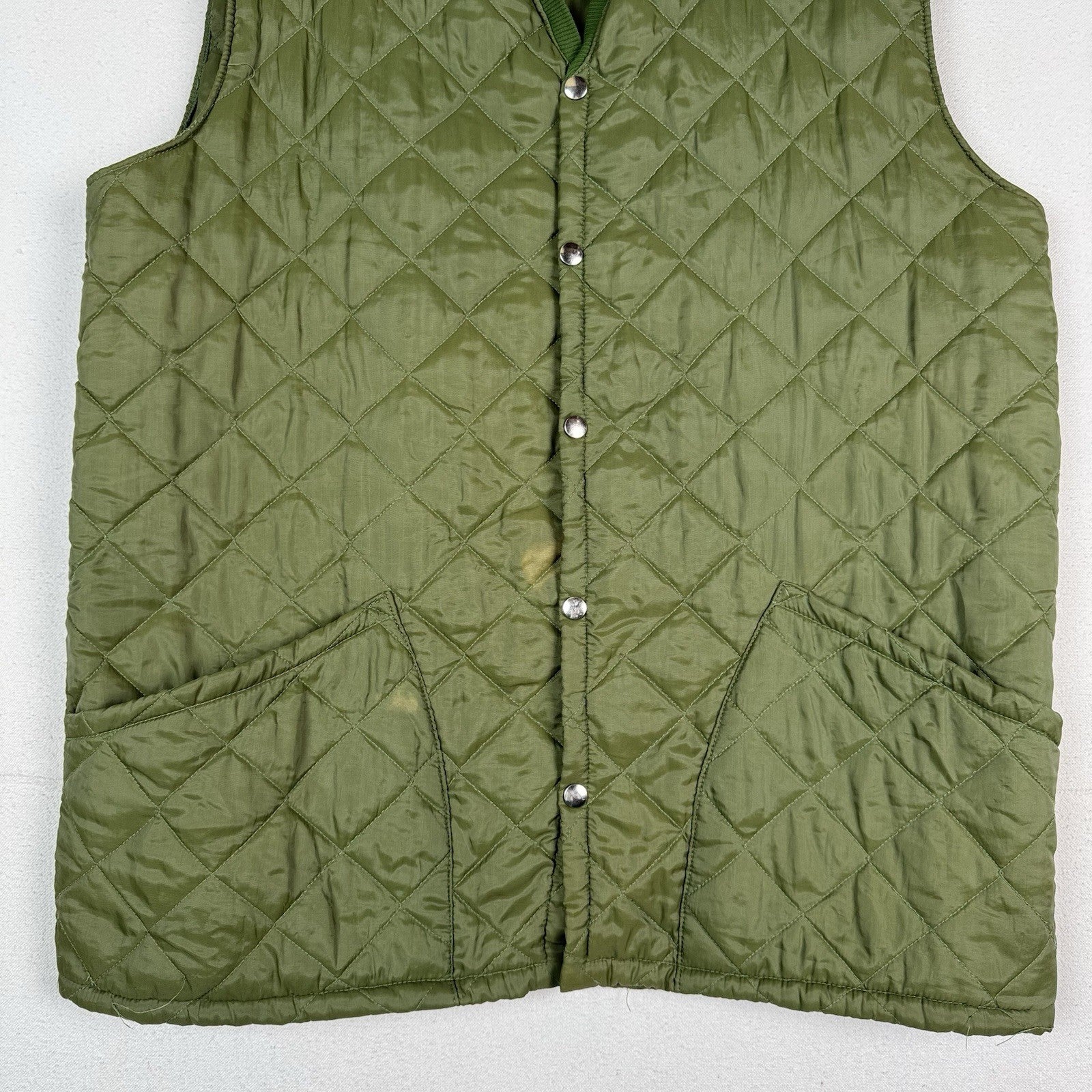 VTG Husky LTD of Tostock England 46L Green Quilted Button Up Nylon Vest