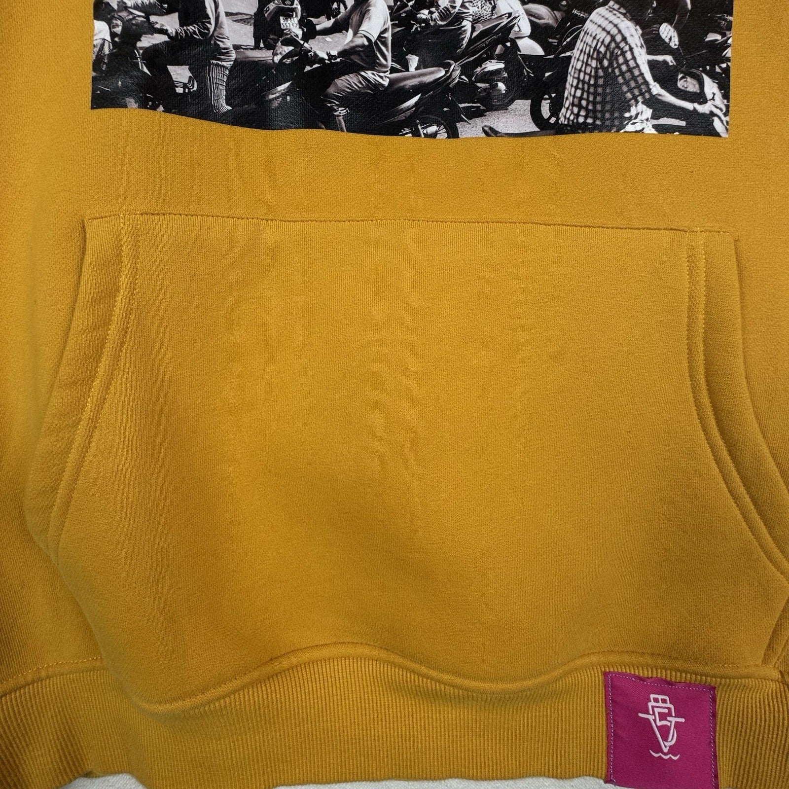 VietFive Coffee Crewneck Sweatshirt Mens Medium Yellow Cozy Soft Kangaroo Pocket