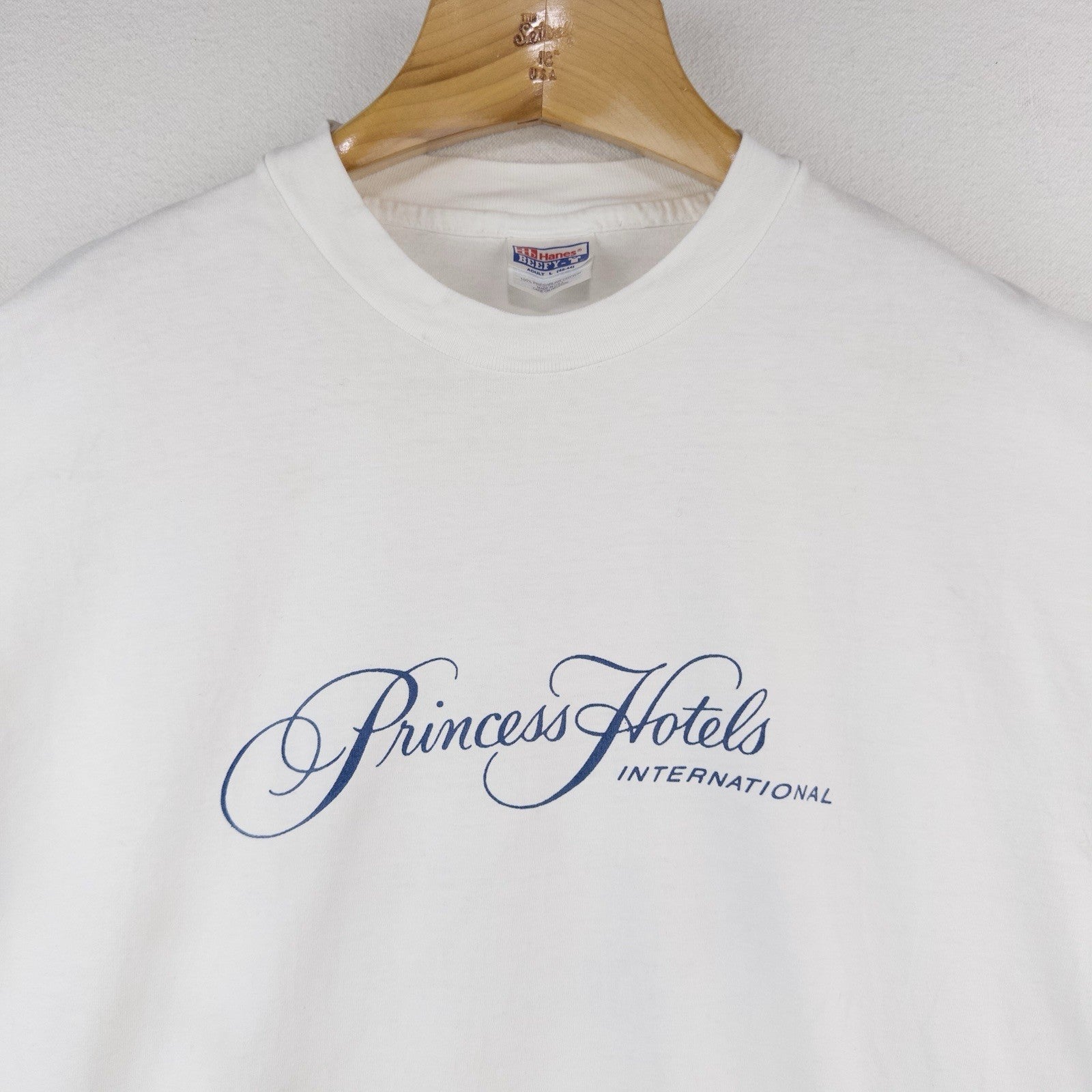 90’s Vtg Princess Hotels Intl’ White T-shirt Script Logo Resort Travel Large USA