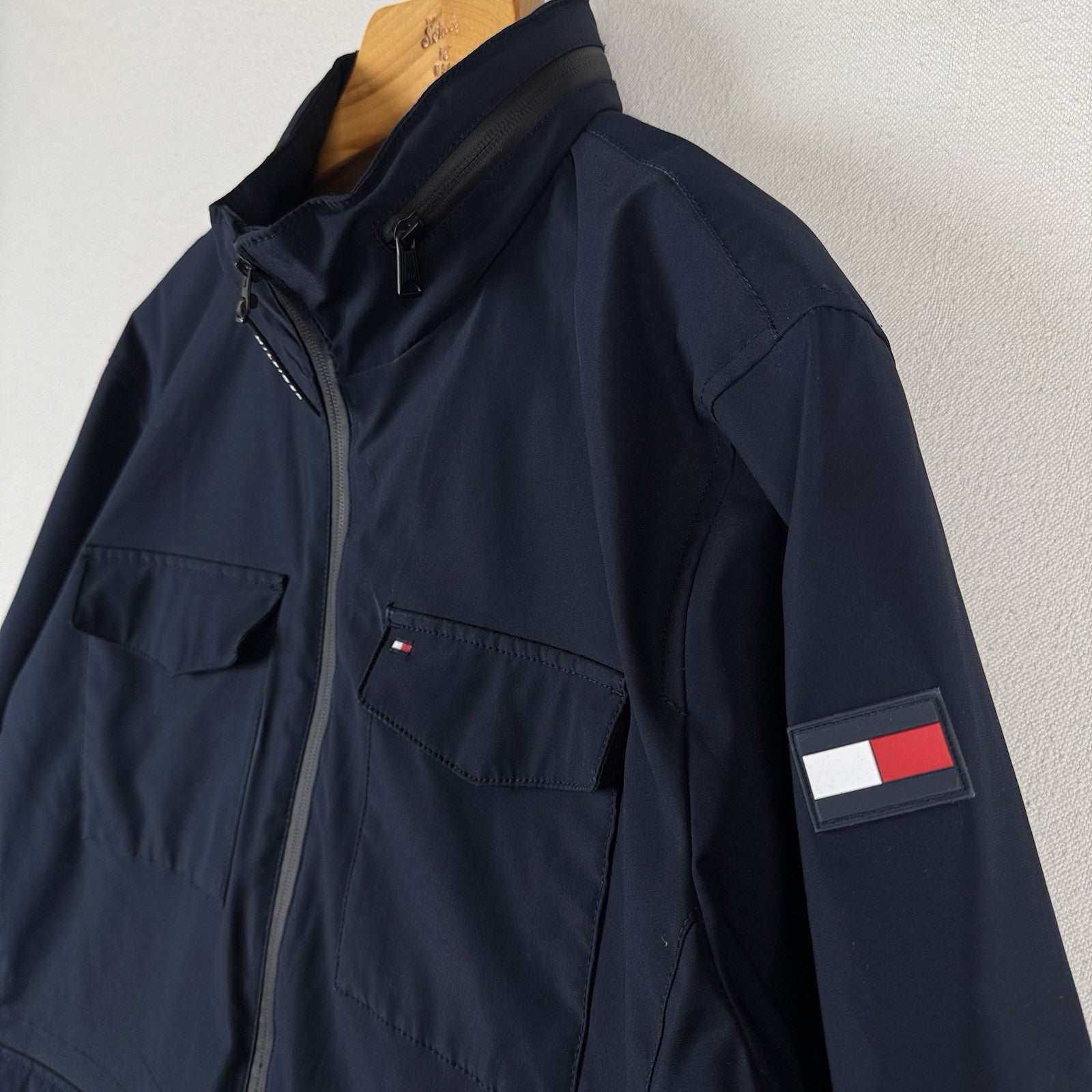 Tommy Hilfiger Men's XL Lightweight Jacket Water & Wind Resistant Blue w/Hood