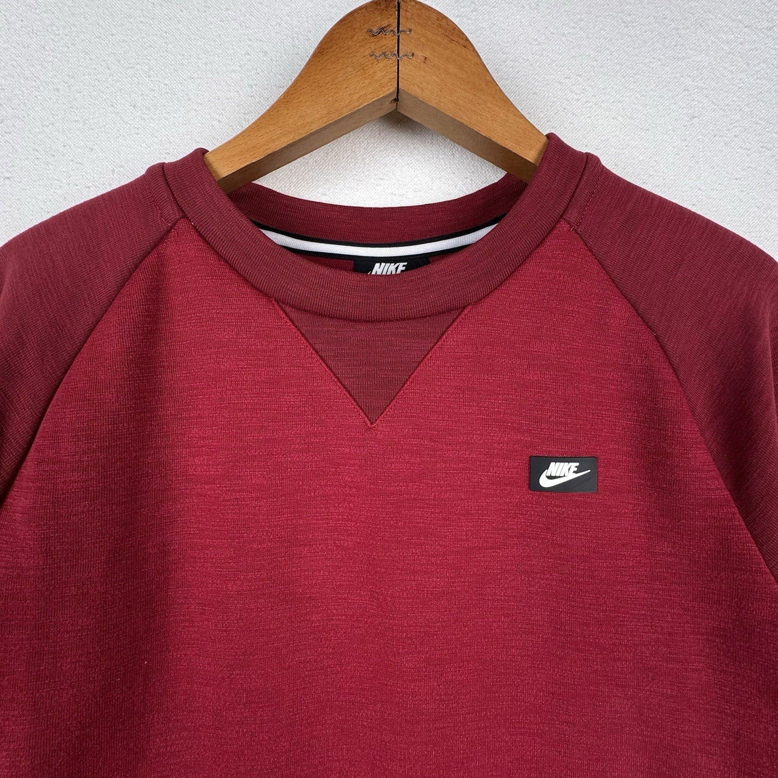 Nike Sportswear Optic Crew Pullover Sweatshirt Men’s Small Red 928465-677 Pocket
