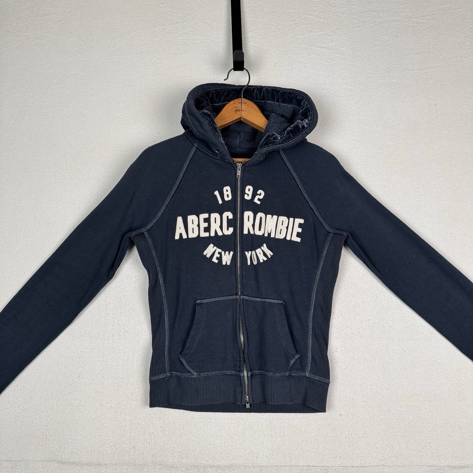 Vintage Abercrombie Fitch A&F 1892 Women’s Medium Navy Blue Hoodie Zip Spellout