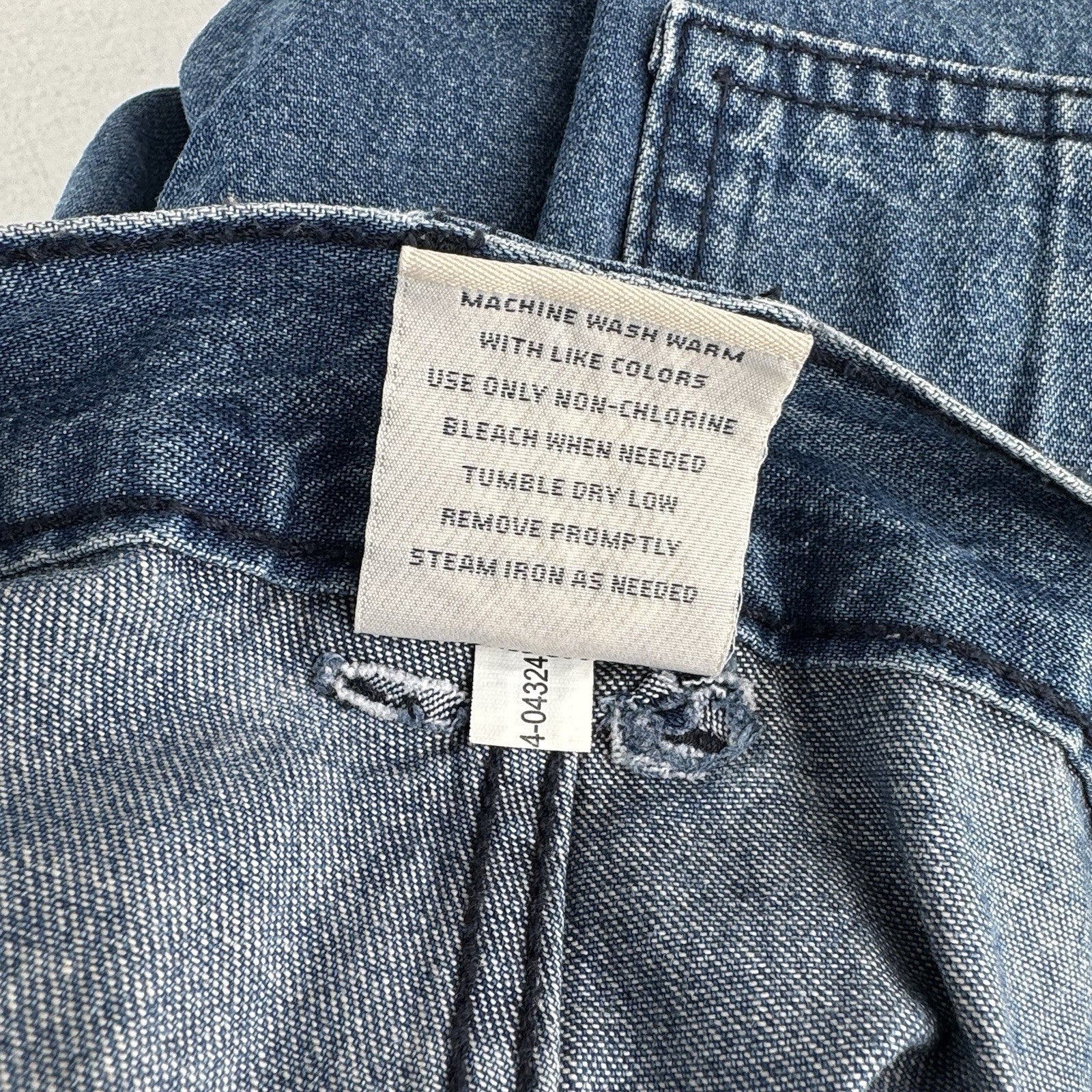 Vtg St. John's Bay Denim Cargo Safari Pocket Shorts Mens 34x6 Blue Elastic Waist