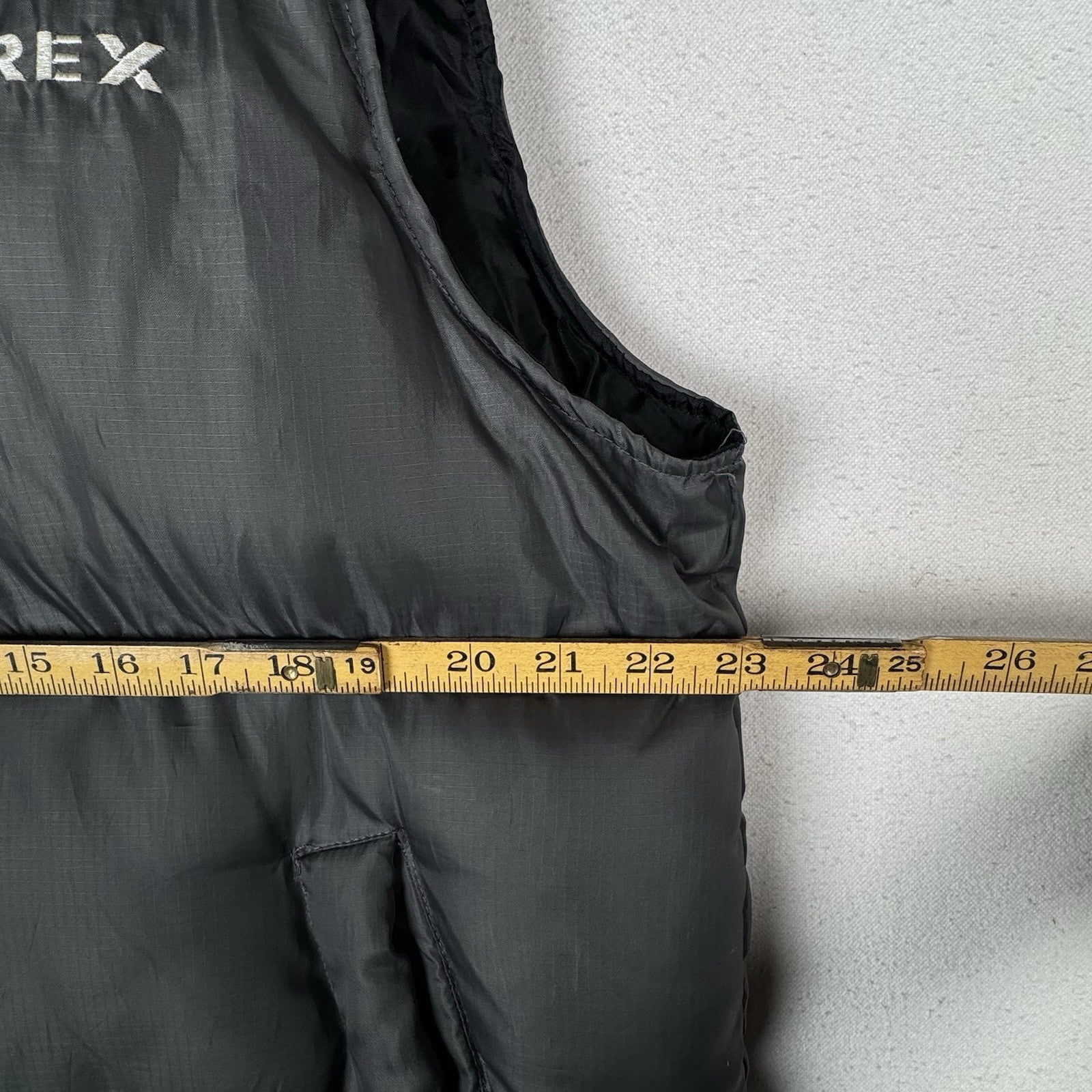 Avirex Puffer Vest Mens Medium M Gray Full Zip Stowaway Hood *Small Hole
