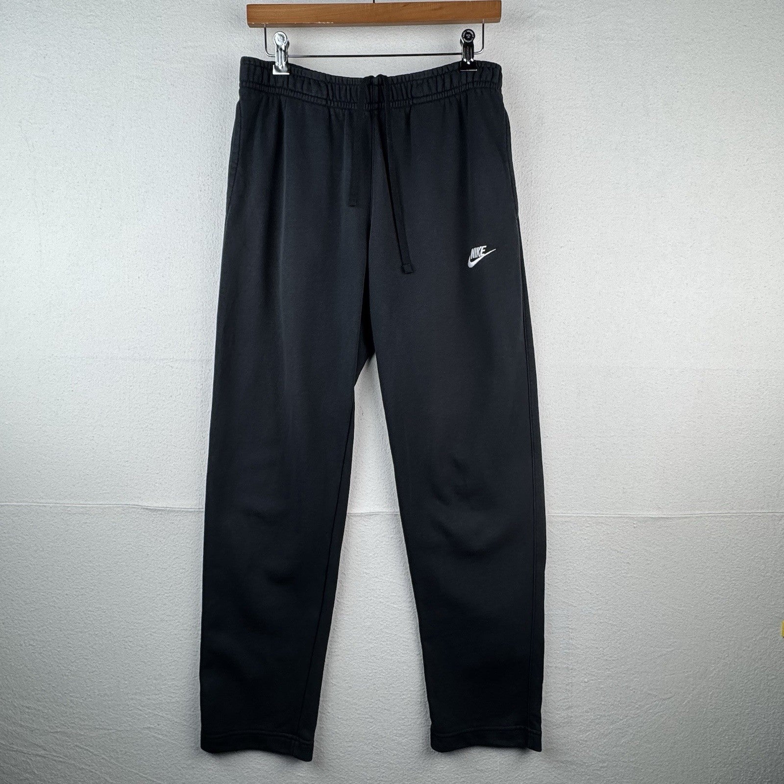 Nike Sportswear Club Men’s M Fleece Sweatpants Black Open Hem 28"