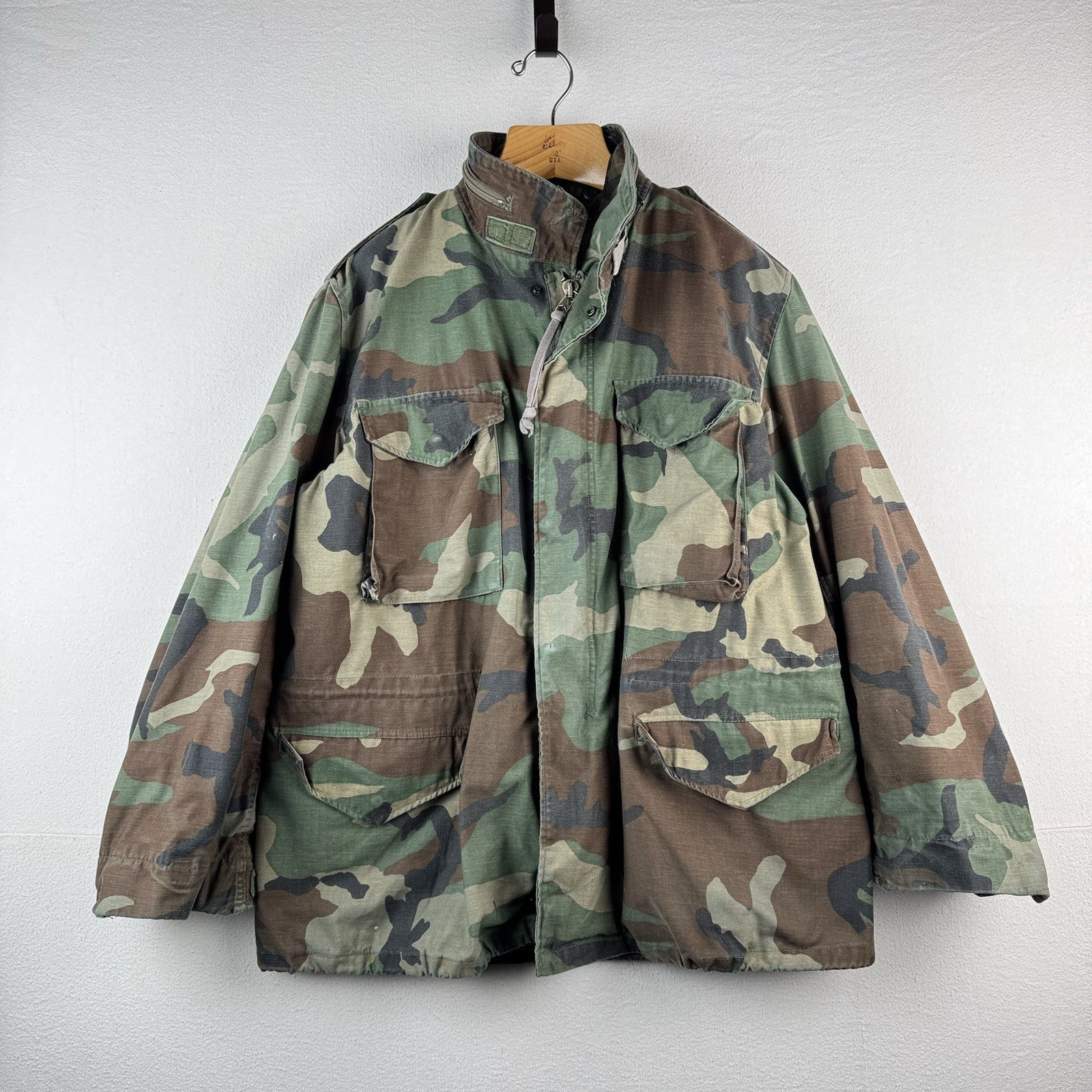 80’s Vintage US Army M81 Woodland Camo M65 Field Jacket Men’s Large Regular 1984