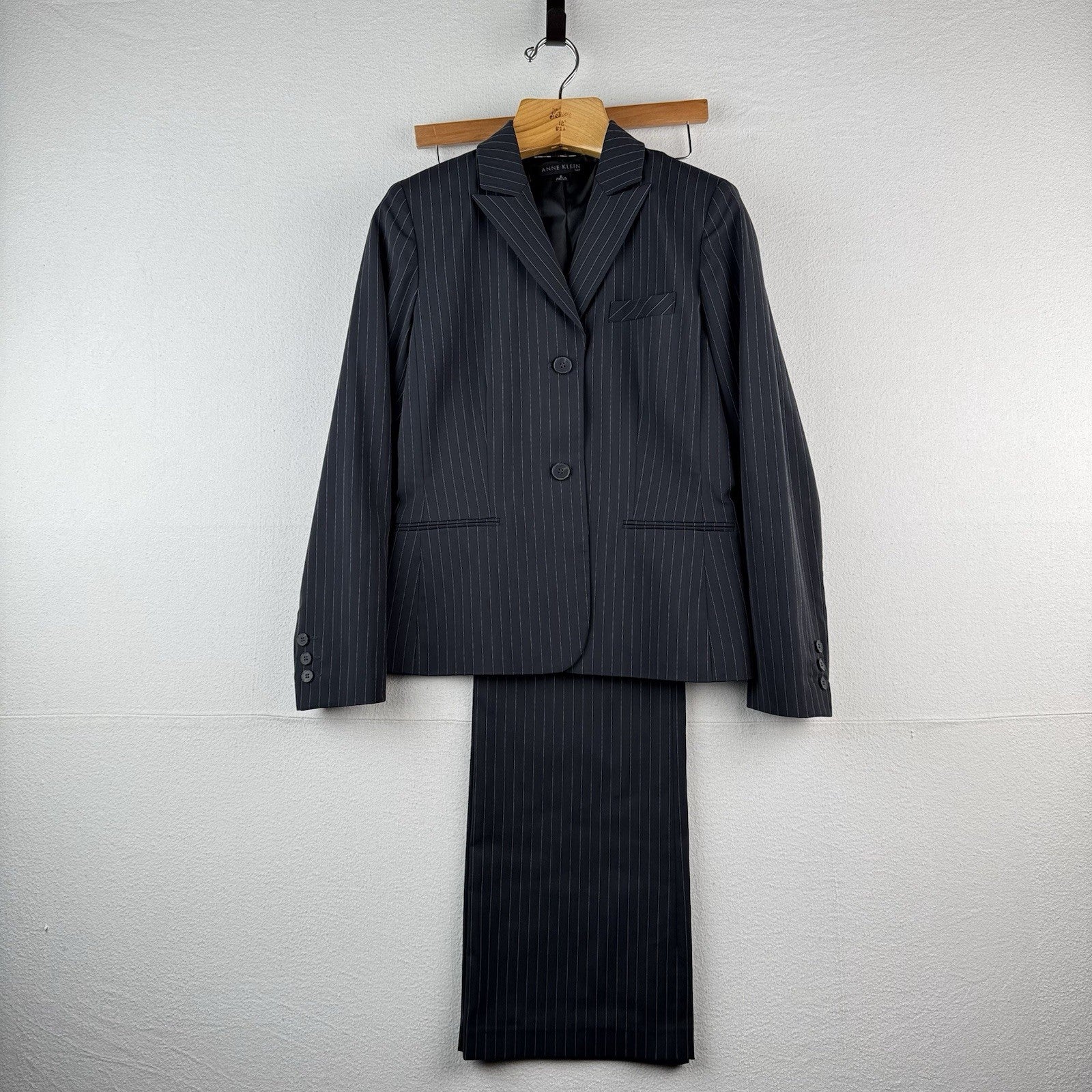 Anne Klein Women's 6 Pant Suit Two Piece Set Black Off-white Pinstripe Leg=10”