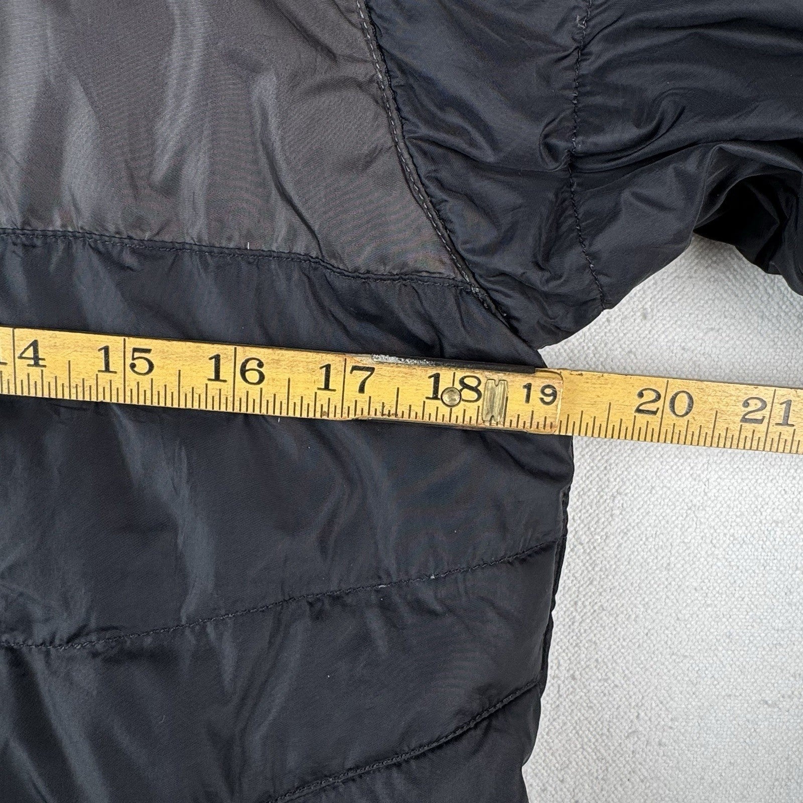 The North Face 550 Goose Down Puffer Jacket Youth  XL  Black Gray