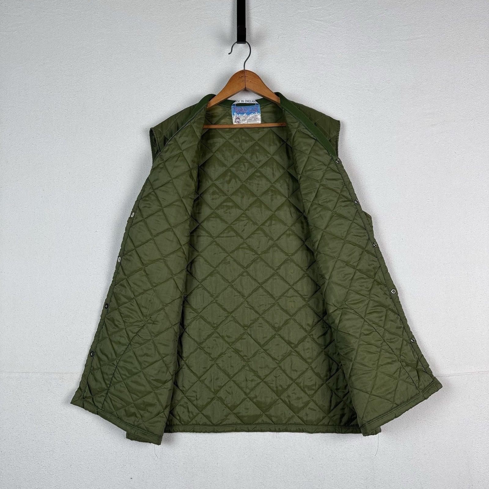 VTG Husky LTD of Tostock England 46L Green Quilted Button Up Nylon Vest