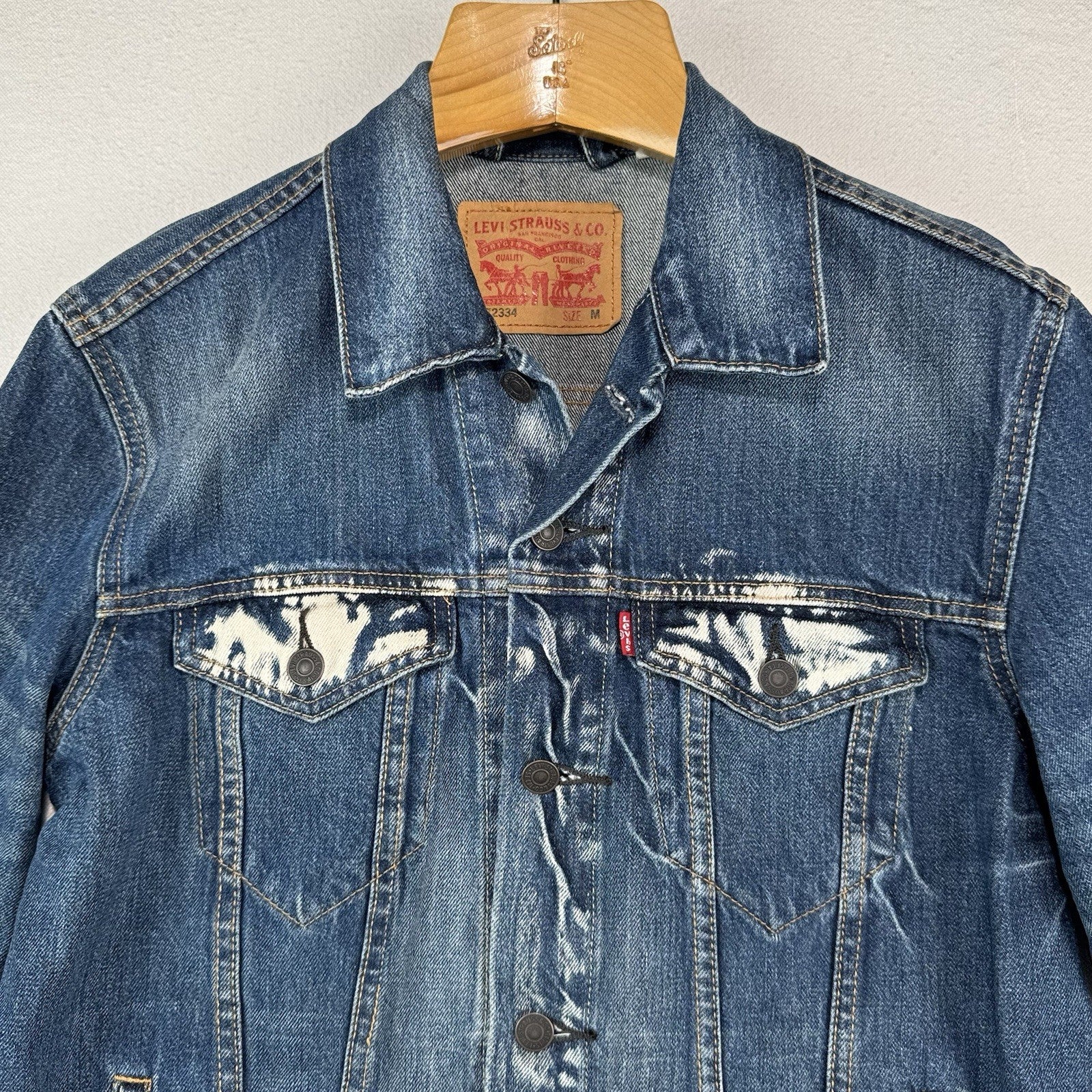 Levi’s Strauss Co Men’s M Blue Denim Trucker Jacket Faded Distressed