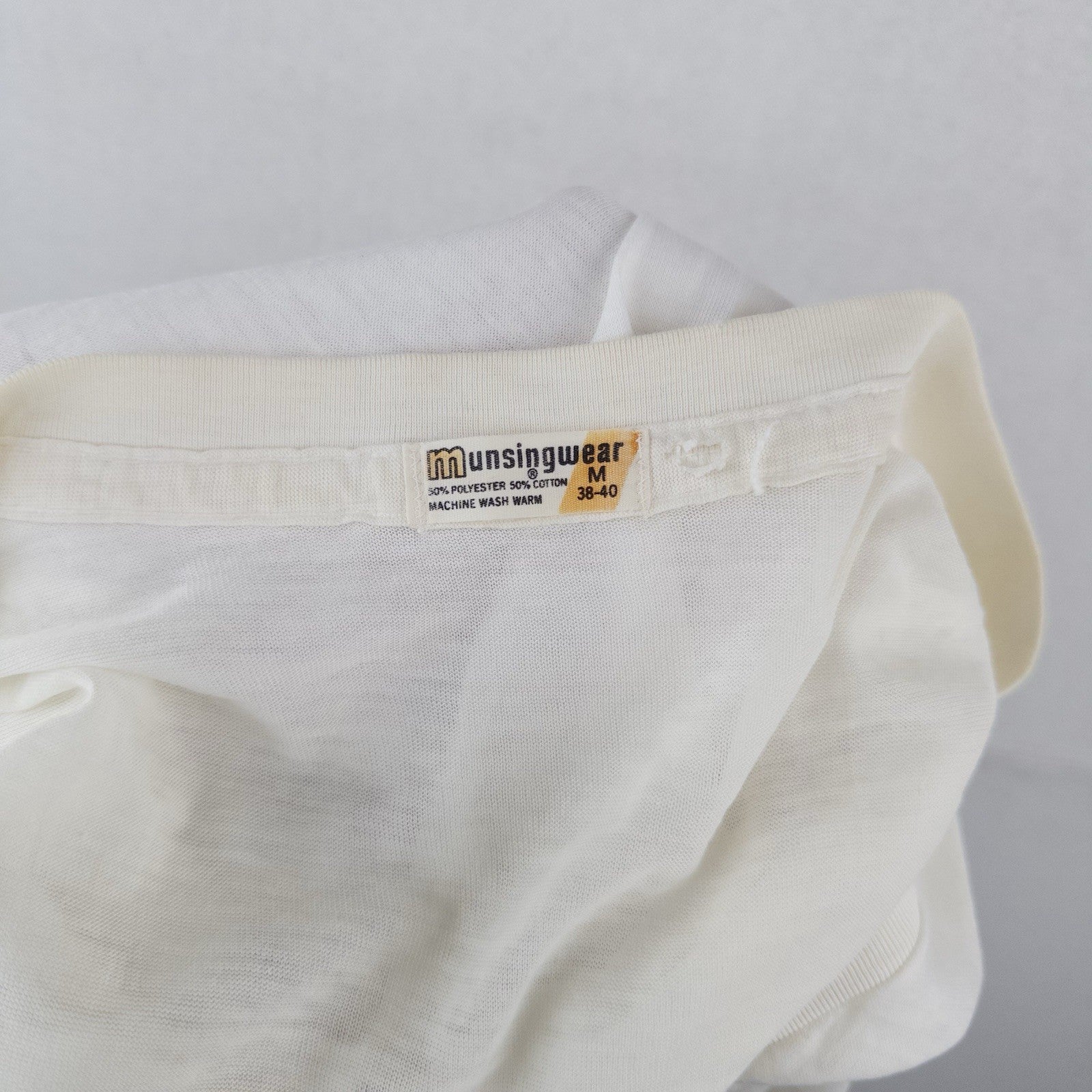 70’s Vtg Paper Thin White V-neck T-shirt Munsingwear Plain M (38-40) *Read