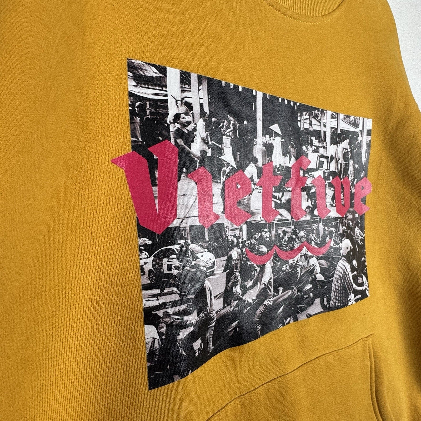 VietFive Coffee Crewneck Sweatshirt Mens Medium Yellow Cozy Soft Kangaroo Pocket